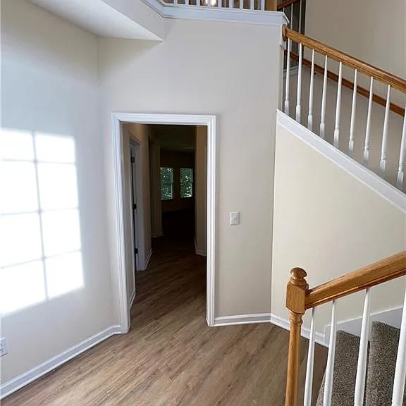 350 Laurel Glen Xing — Photo 2