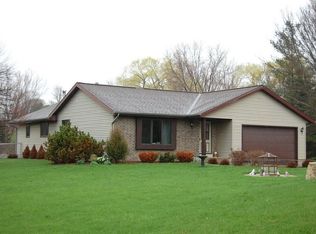 S37W27645 Sun Valley Trl, Waukesha, WI 53189