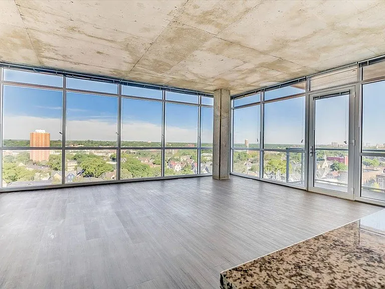 2 Bed / 2 Bath - Living Room