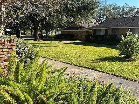3rd image of 16522 Diana Ln
