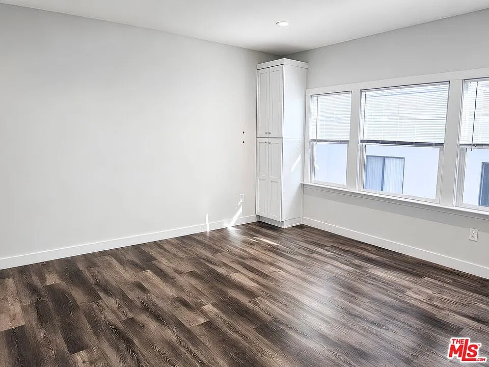 3 bed, 2.0 bath, 1380 sqft, $3,550 — Photo 2