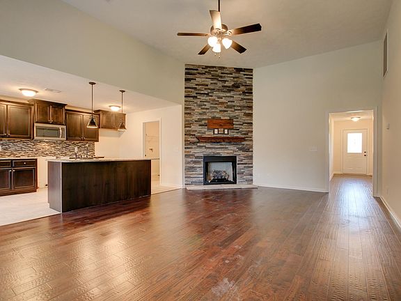 3rd image of 103 Rossview Pl
