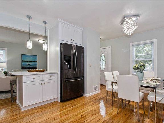 5th image of 75 Circle Dr N