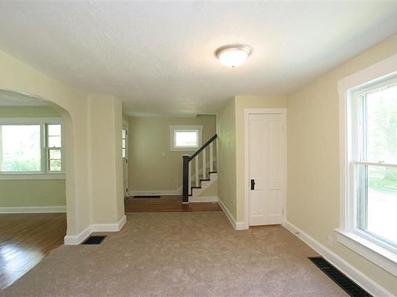 3rd image of 401 N Winter St