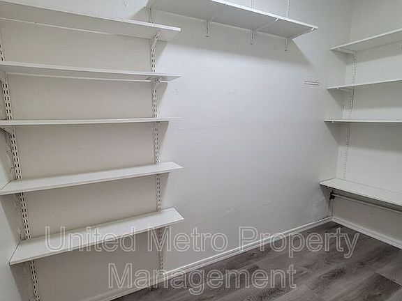 3rd image of 2924 E Poinsettia Dr