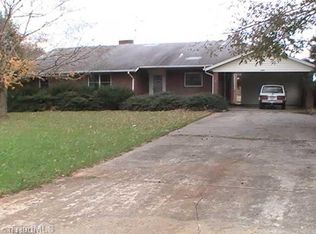 1500 NE Country Club Rd, Yadkinville, NC 27055