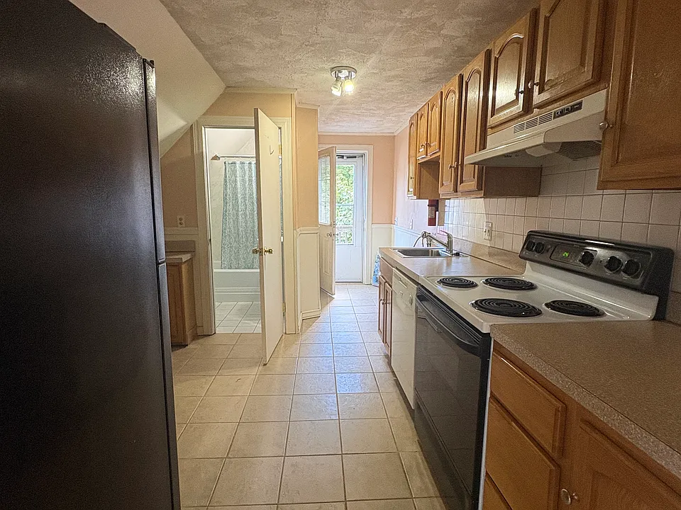 75 School St #2