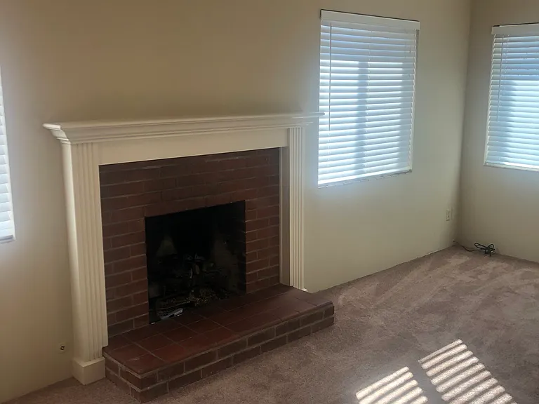 912 Roosevelt St — Photo 11