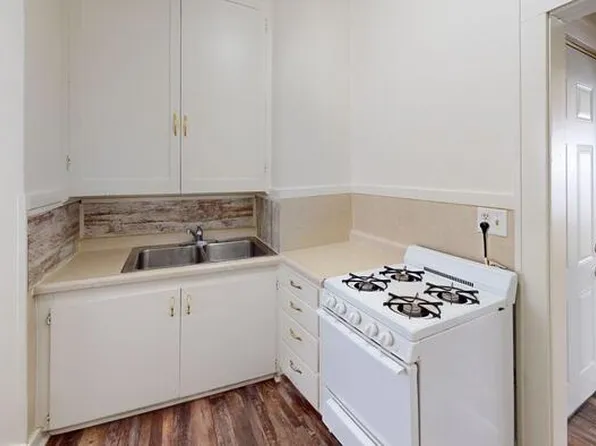 1002 N 4th St, Bismarck, ND