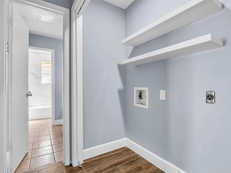 23819 Griffin House Ln — Photo 17