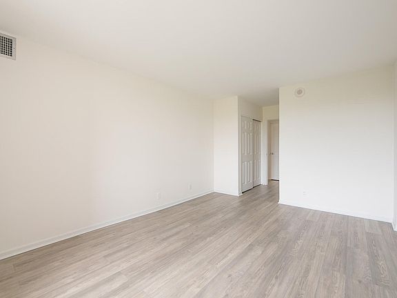 4th image of 1625 SE 10th Ave APT 204