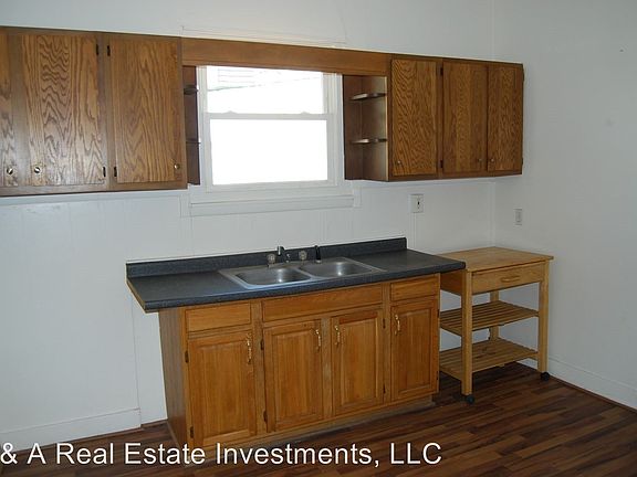 2nd image of 552 Lilly Ave