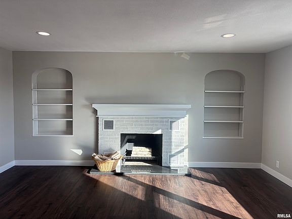 5th image of 707 W Santa Fe Ave