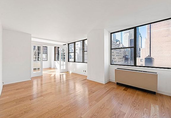 4th image of 301 E 45th St APT 16E