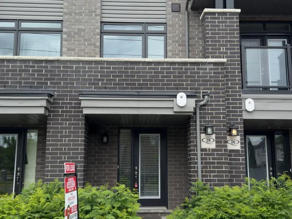 28 Emmas Way W, Whitby, ON L1R 0S7