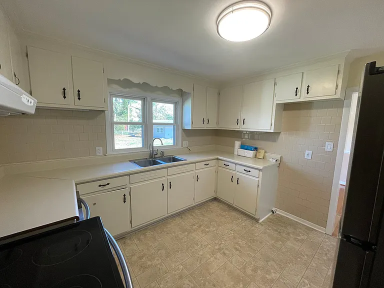 102 Caran Rd — Photo 10