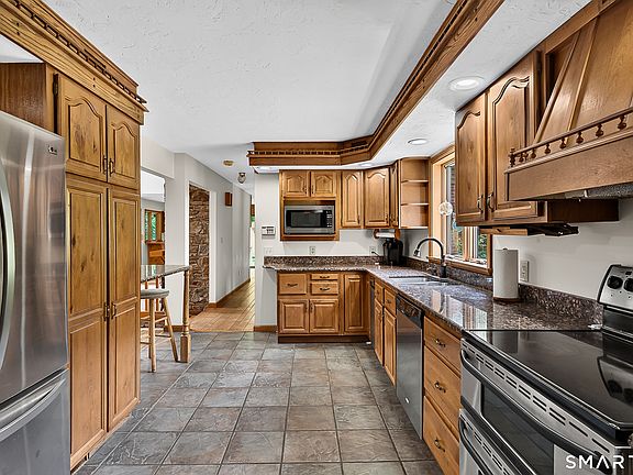 3rd image of 40 Searles Road