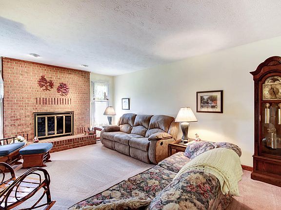 5th image of 6905 Bridle Ct