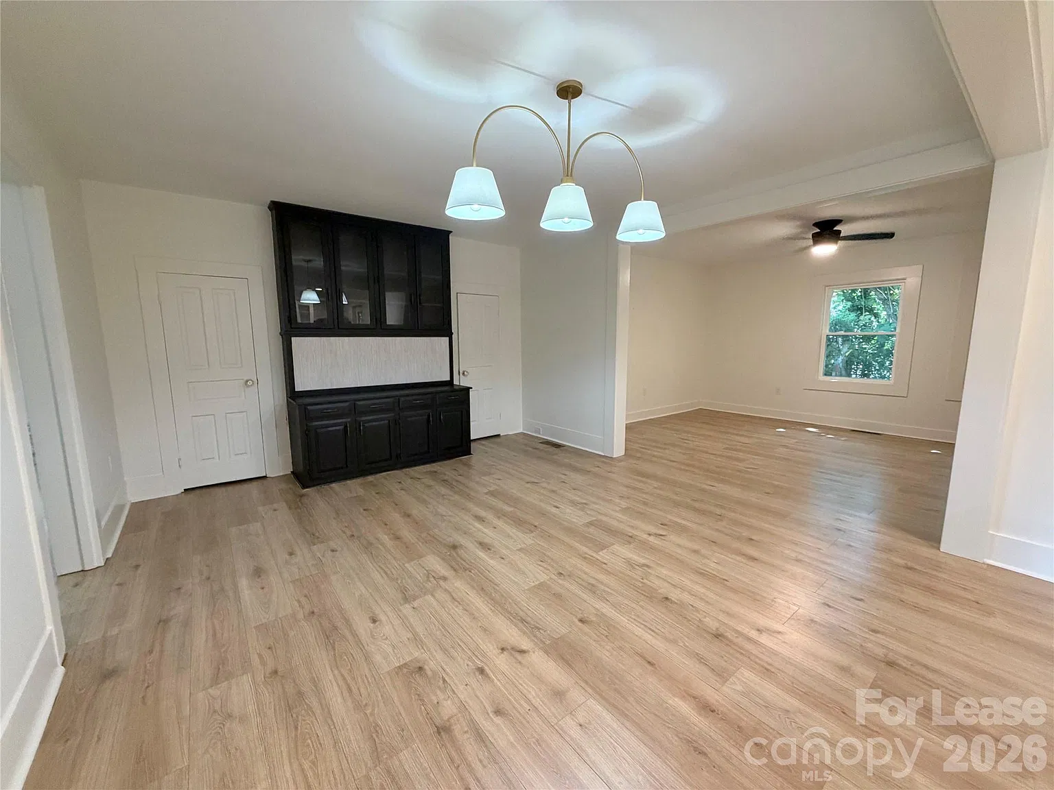 4 bed, 3.0 bath, 1886 sqft, $2,300 — Photo 3