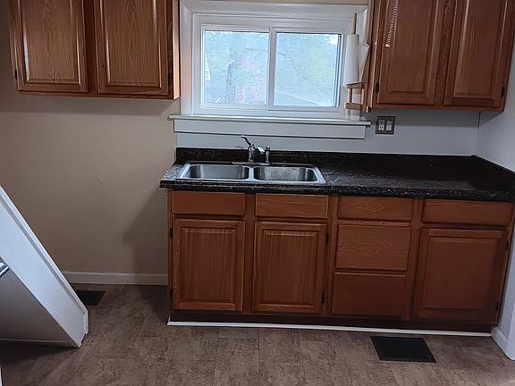 4th image of 3537 1/2 Smith Dr #1
