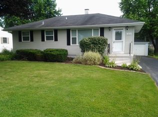 1369 Cottonwood Ln, Crystal Lake, IL 60014