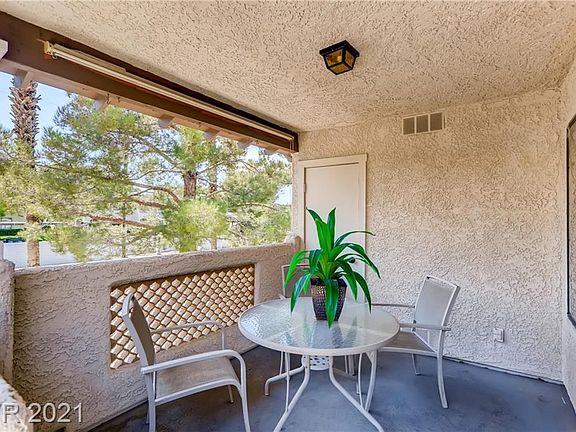 3rd image of 1409 Santa Margarita St Unit E