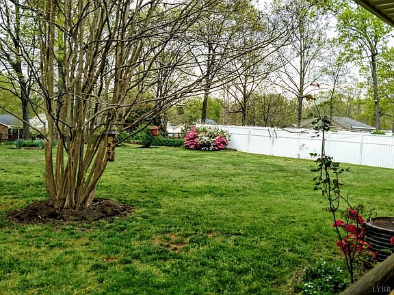 3rd image of 112 Forest Park Dr