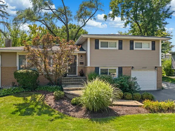 1327 Central Ave, Deerfield, IL 60015