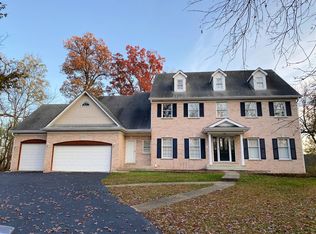 2S841 Red Oak Dr, Elburn, IL 60119