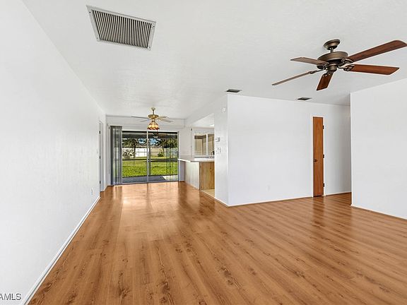 4th image of 401 SE 22nd Ter