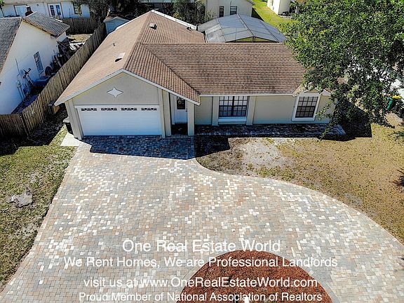 3rd image of 302 Drake Elm Dr