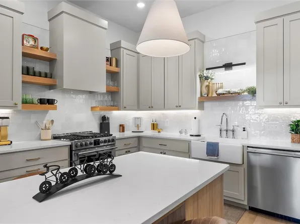 533 SW 5th St, Bentonville, AR 72712