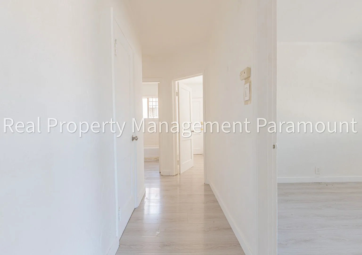 Fresh & Modern 1-Bed Apartment | Perfect Central LA Location — Photo 1