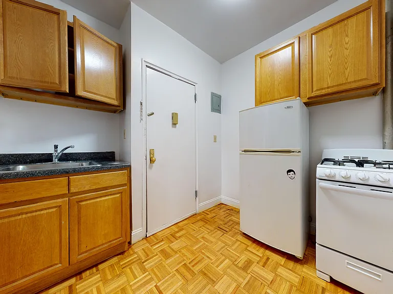 405 W 50th St #3D — Photo 7