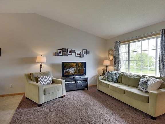 3rd image of 755 Marigold Dr