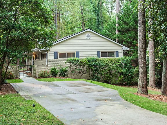 3rd image of 2449 Wawona Dr