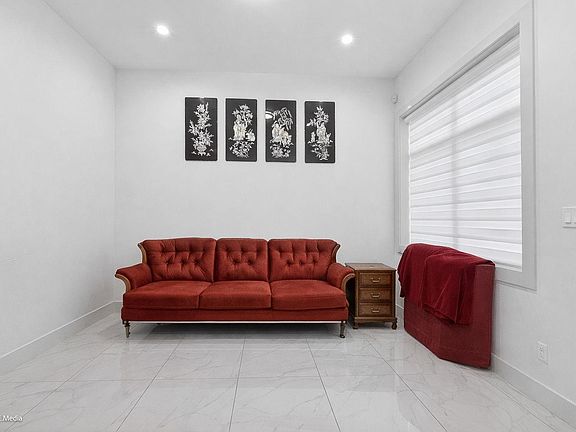 4th image of 1052 E 50th Ave