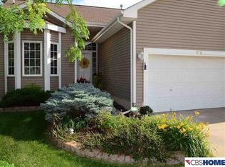 9228 Hillcrest Dr, La Vista, NE 68128