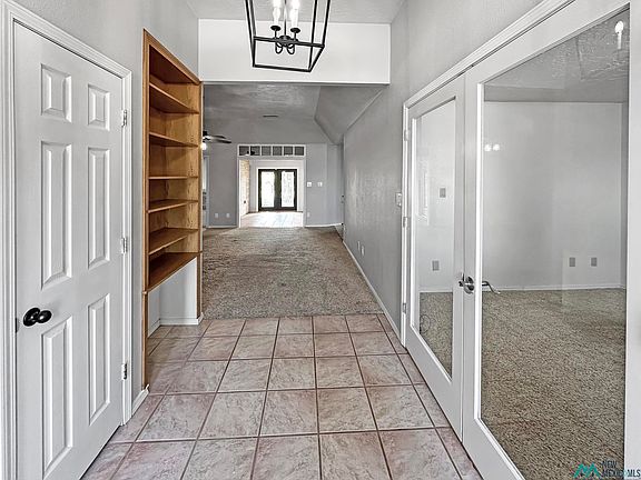 4th image of 615 W Chapman Rd