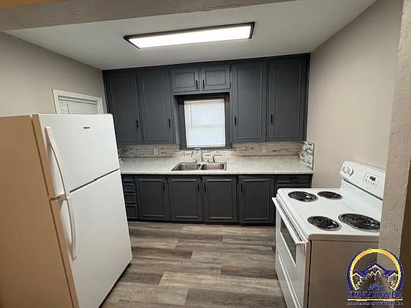 5th image of 805 Watson St