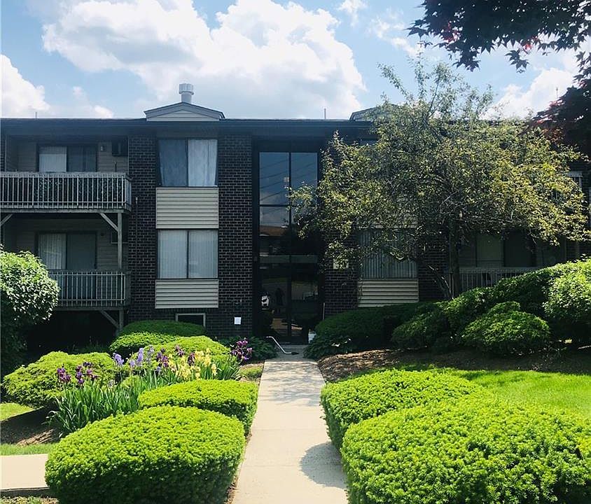 1st image of 308 Country Club Ln