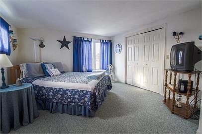 3rd image of 105 E Grand Ave APT 2