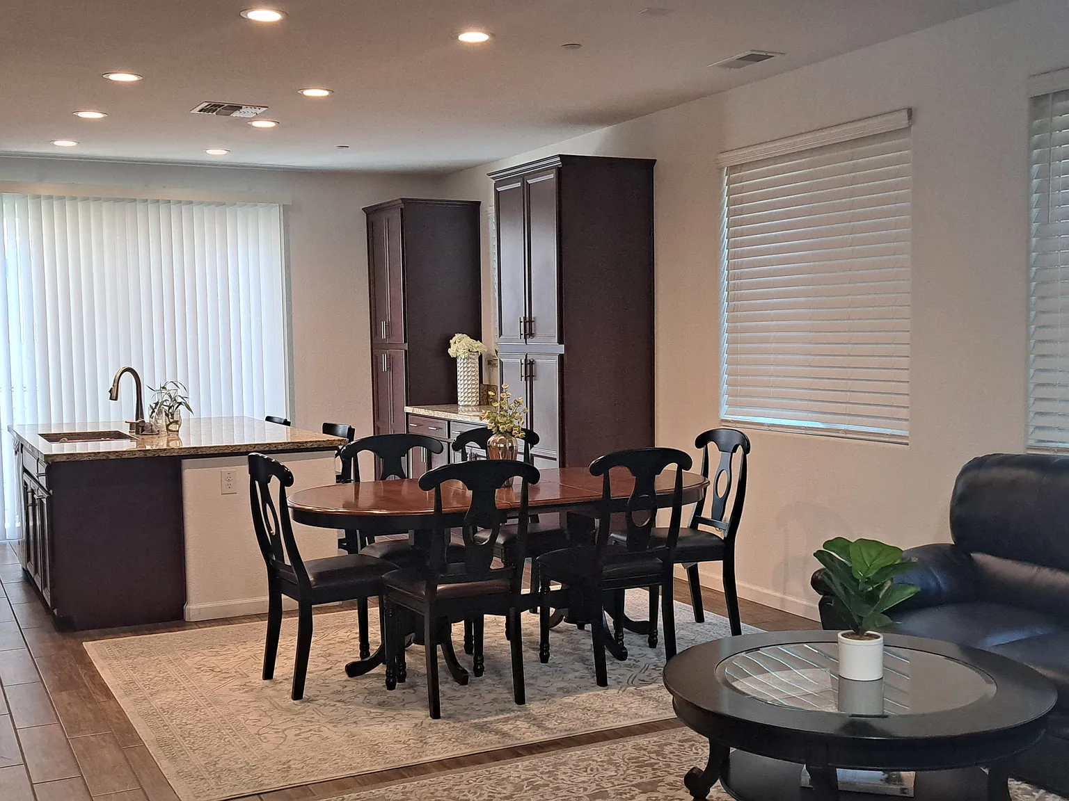 4 bed, 2173 sqft, $800 — Photo 3