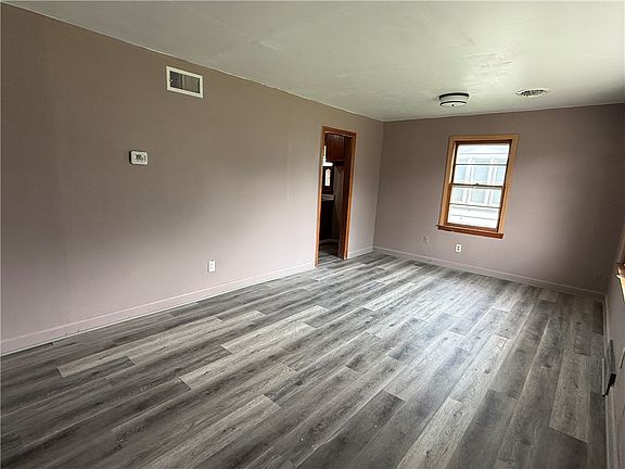 5th image of 3950 Bayview Dr