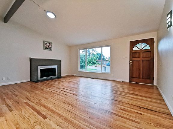 3rd image of 1065 158th Pl SE
