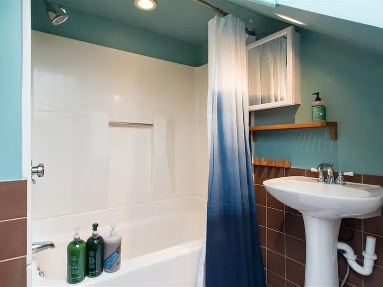 52 Inman St #2 — Photo 5