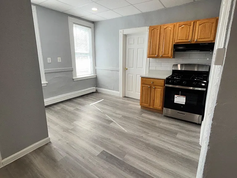 37 Parker Ave #6 — Photo 2