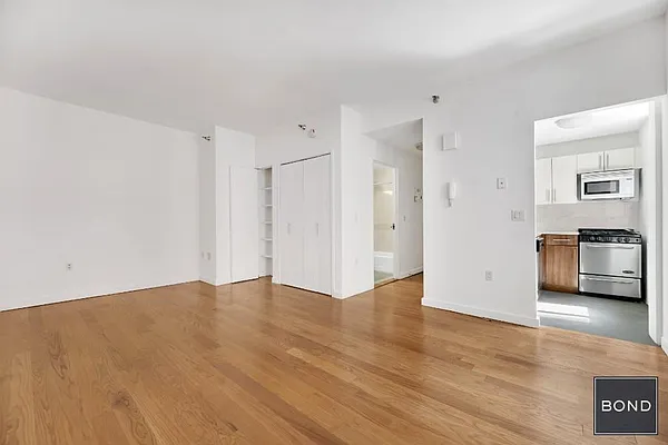 Rented by Bond New York | media 11