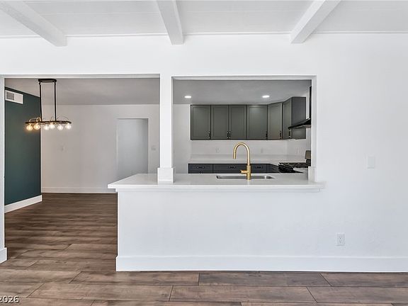4th image of 2740 Searles Ave