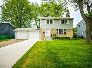 45 Ava Ln, Williamsville, NY 14221